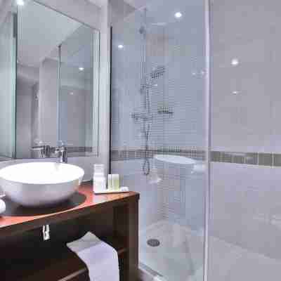 Golden Tulip CDG Airport Roissy Rooms