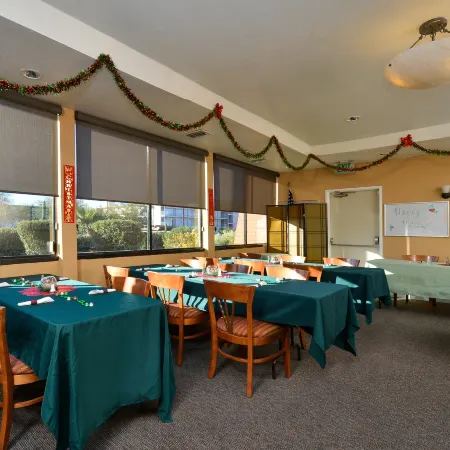 Royal Sun Inn & Suites