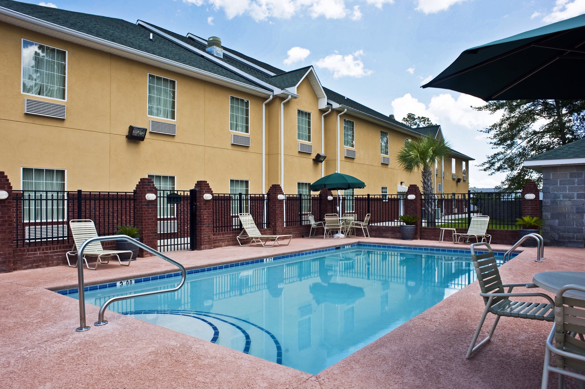 Best Western Plus Bradbury Inn and Suites