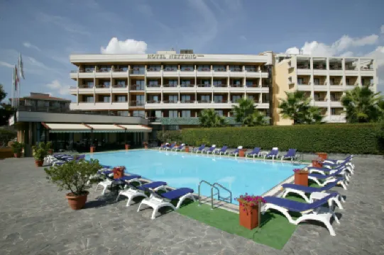 Hotel Nettuno Hoteles cerca de San Giovanni Li Cuti