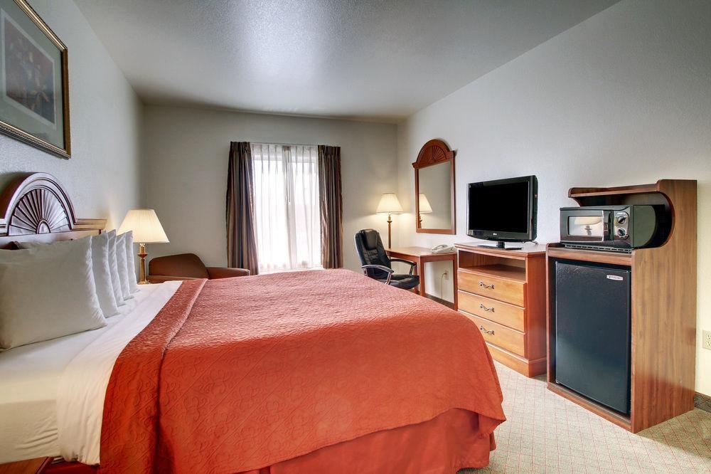 Quality Inn Junction City - Near Fort Riley