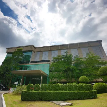 Rama Gardens Hotel Bangkok Отели рядом с достопримечательностью «Тайская Королевская Армия»