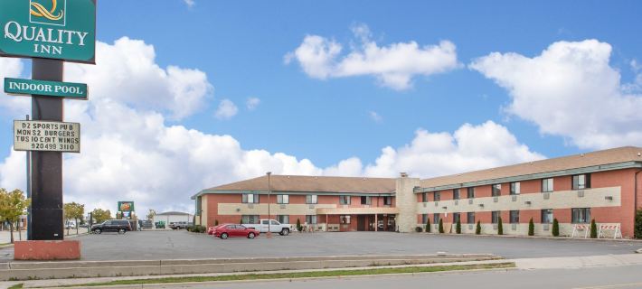Quality Inn Stadium Area Green Bay Stadium Hotels in Brown County