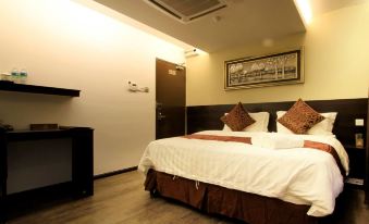 J Suites Hotel