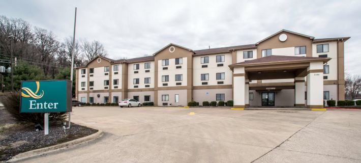 Quality Inn & Suites Caseyville - St. Louis Hotels in St. Clair County