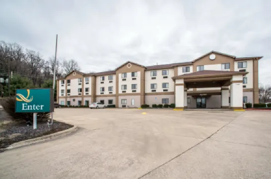 Quality Inn & Suites Caseyville - St. Louis Hotels in St. Clair County