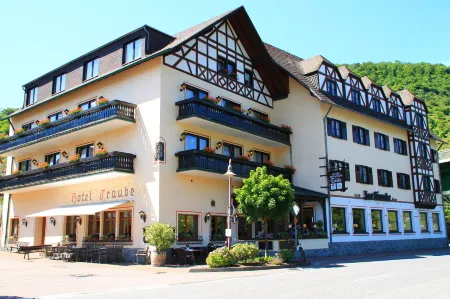 Moselhotel & Restaurant Zur Traube Gmbh Отели в г. Кратценбург