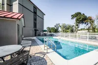 Wingate by Wyndham Leesburg Florida - Pools