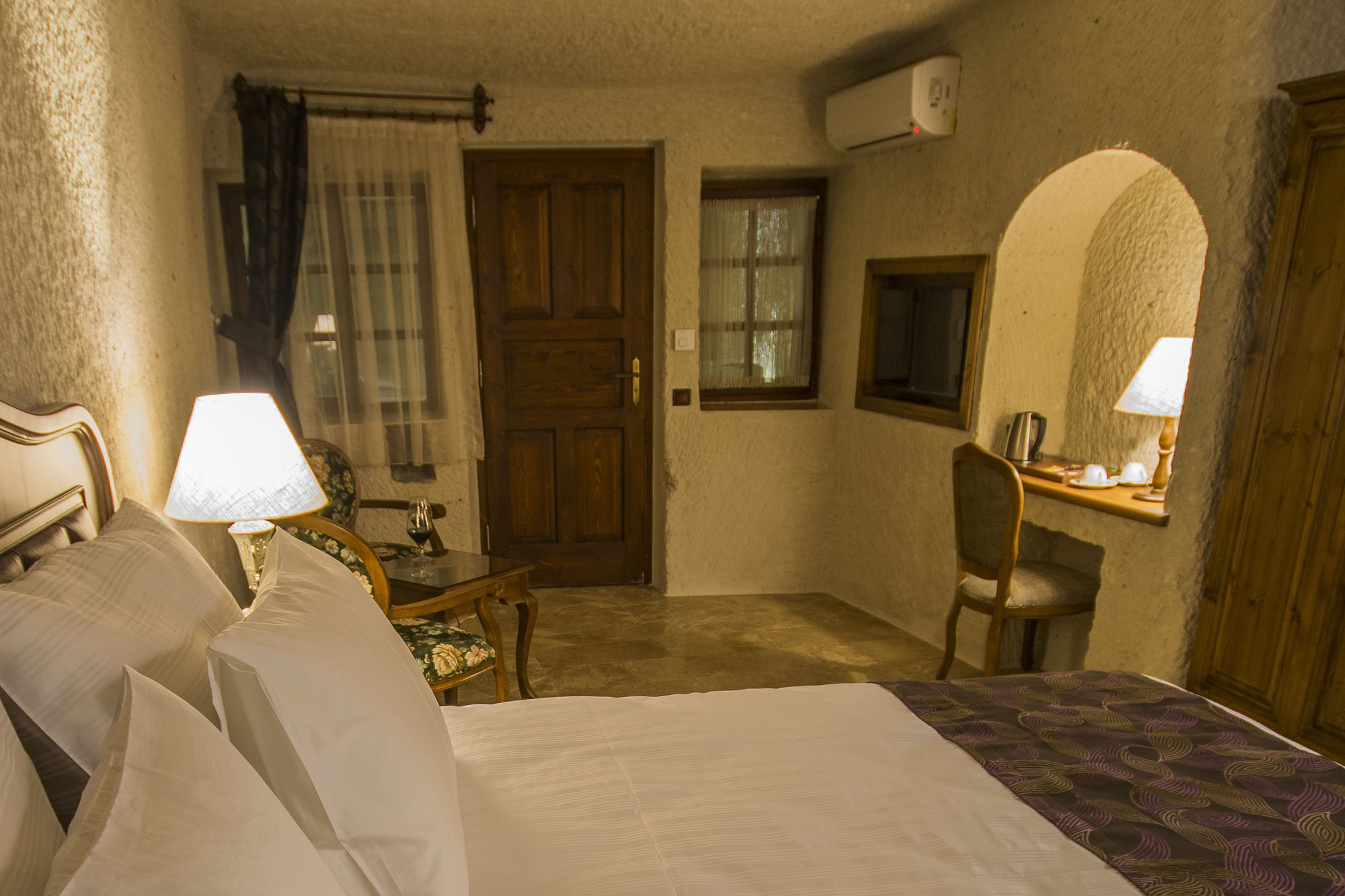 Artemis Cave Suites