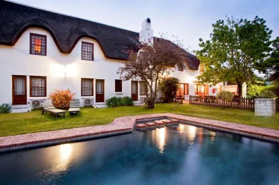 Oakhurst Hotel