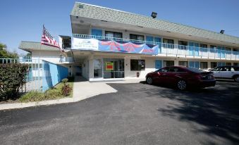 Travelodge by Wyndham Grand Rapids North