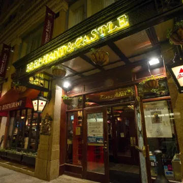 Club Quarters Hotel in Boston Отели рядом с достопримечательностью «Фанеил Холл Маркетплас»