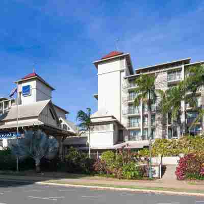Novotel Cairns Oasis Resort Hotel Exterior