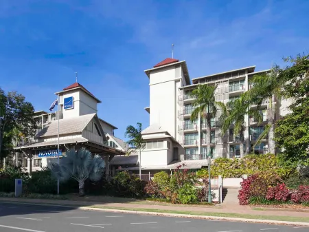 Novotel Cairns Oasis Resort Отели рядом с достопримечательностью «Кэрнс Эспланаде Лагун»