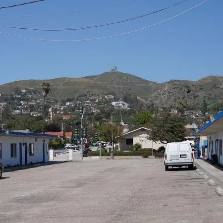 White Caps Motel