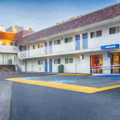 Motel 6 Mammoth Lakes, CA Hotel Exterior