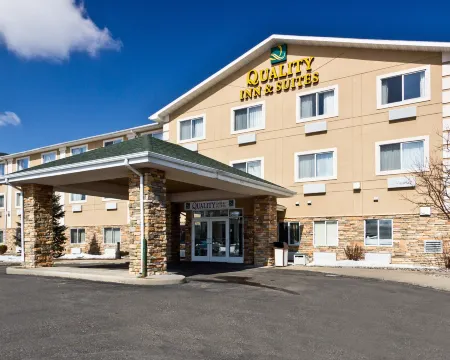 Quality Inn & Suites Wisconsin Dells Downtown - Waterparks Area Отели в г. Линдон