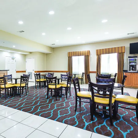 La Quinta Inn & Suites by Wyndham Alvarado