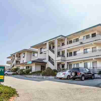 カントリー イン & スイーツ、ラディソン、モントレー ビーチフロント マリーナ カリフォルニア Hotel Exterior