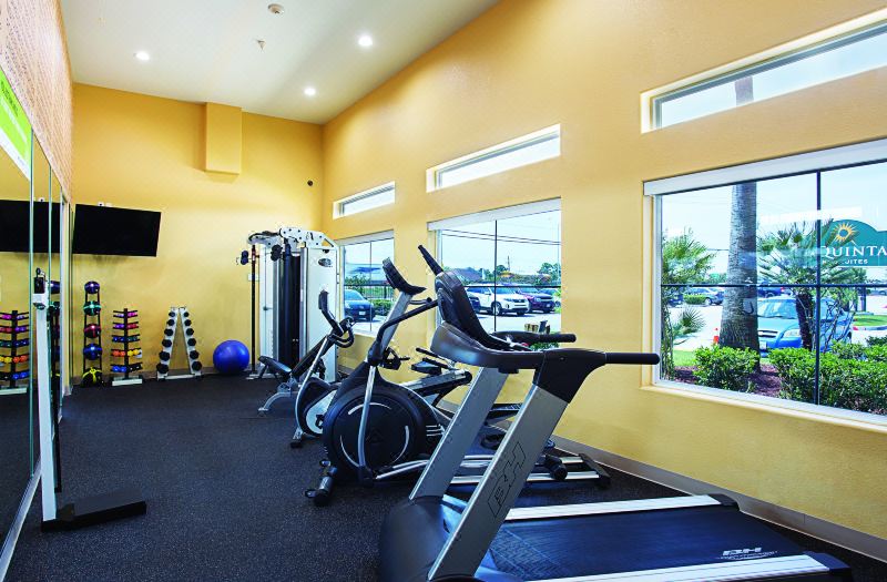 La Quinta Inn & Suites by Wyndham Houston Channelview photo 4