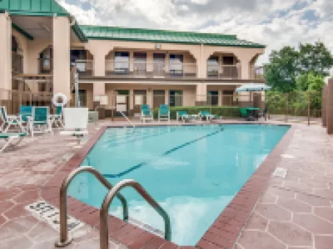 Quality Inn Mt. Pleasant Hotels in Mount Pleasant