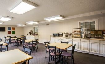Rodeway Inn and Suites on the River