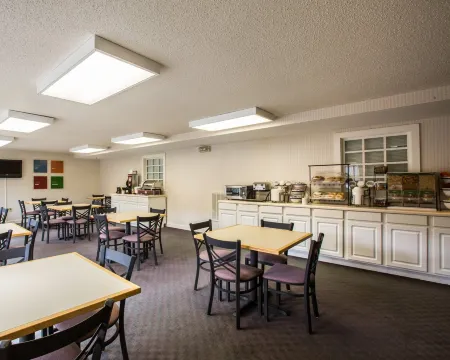 Rodeway Inn and Suites on the River