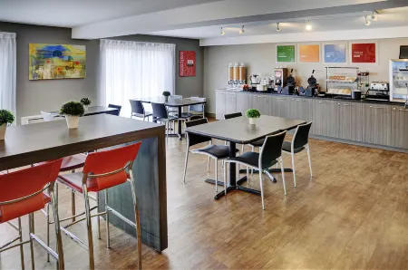 Comfort Inn Отели рядом с Аэропорт Тандер Бэй