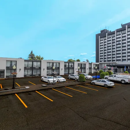 Travelodge by Wyndham Hotel & Convention Centre Quebec City