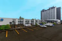Travelodge by Wyndham Hotel & Convention Centre Quebec City - parking