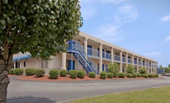 Americas Best Value Inn Fort Jackson - Housity
