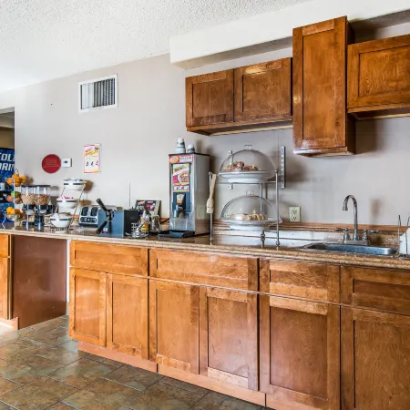 Days Inn by Wyndham Thornton