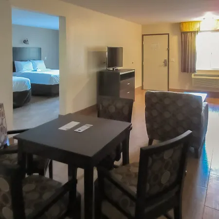 Quality Inn & Suites Near Downtown Bakersfield