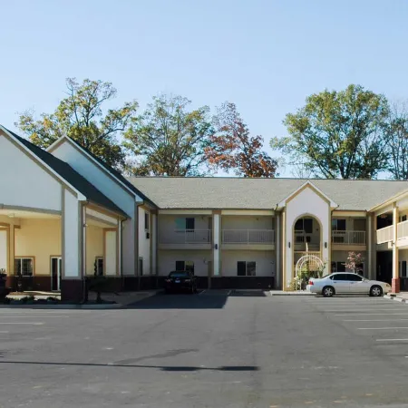 Bryant Inn & Suites