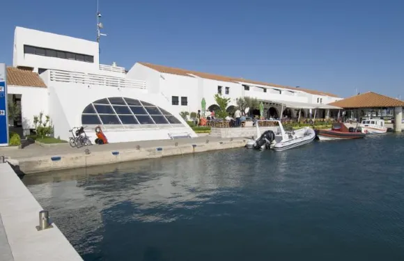 斯託莫林瑪麗娜拉米娜酒店