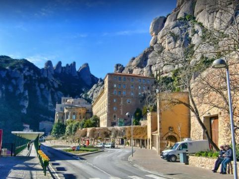 Hostal Abat Cisneros - Alojamiento en Montserrat