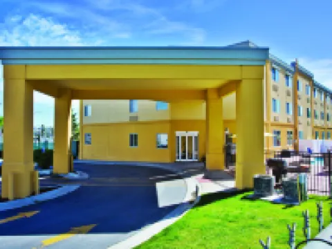 La Quinta Inn & Suites by Wyndham Helena Hotels in Helena