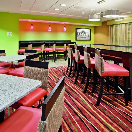 La Quinta Inn & Suites by Wyndham Clarksville