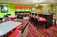 La Quinta Inn & Suites by Wyndham Clarksville