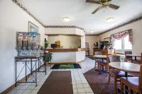 Quality Inn Galesburg Near US Highway 34 and I-74 - parking