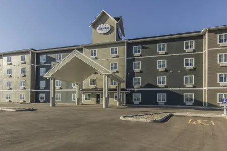 Quality Inn & Suites Отели рядом с достопримечательностью «Tunnels Of Moose Jaw»