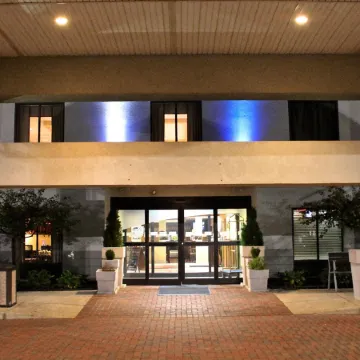 Baymont Inn & Suites by Wyndham Findlay