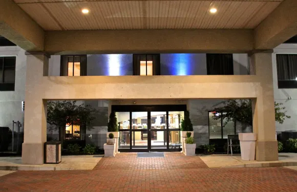 芬德利温德姆唄盟套房酒店