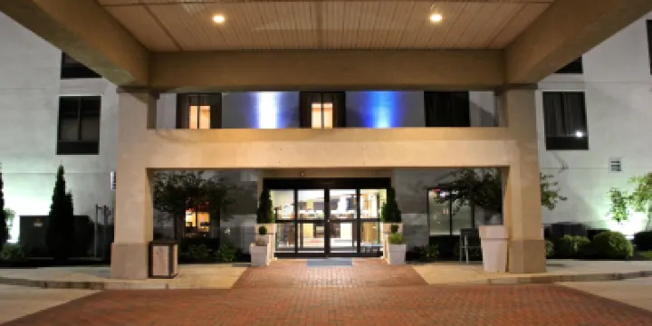 Baymont Inn & Suites by Wyndham Findlay Hotels in Findlay