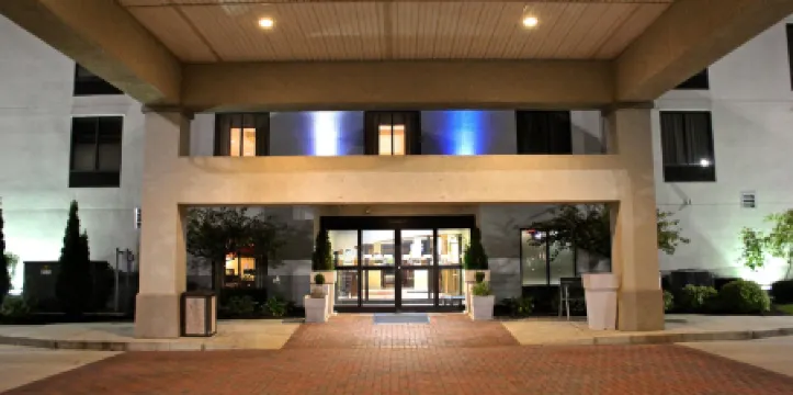 Baymont Inn & Suites by Wyndham Findlay