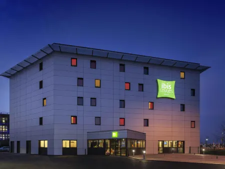 Ibis Styles Romans Valence Gare TGV Отели в г. Пейрю
