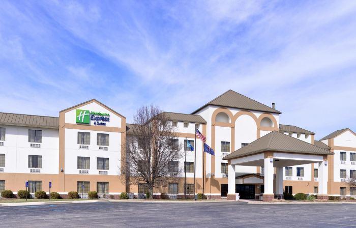 Holiday Inn Express & Suites MADISON by IHG