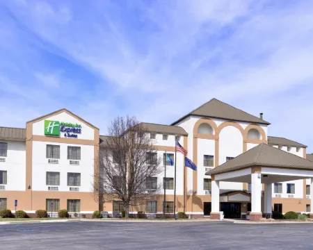 Holiday Inn Express & Suites MADISON by IHG Hotels in Madison