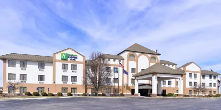 Holiday Inn Express & Suites Madison Отели в г. Мэдисон