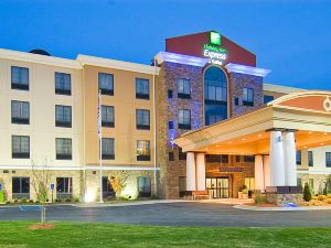 Holiday Inn Express & Suites Fulton